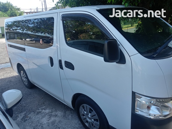 Nissan Caravan N350-4