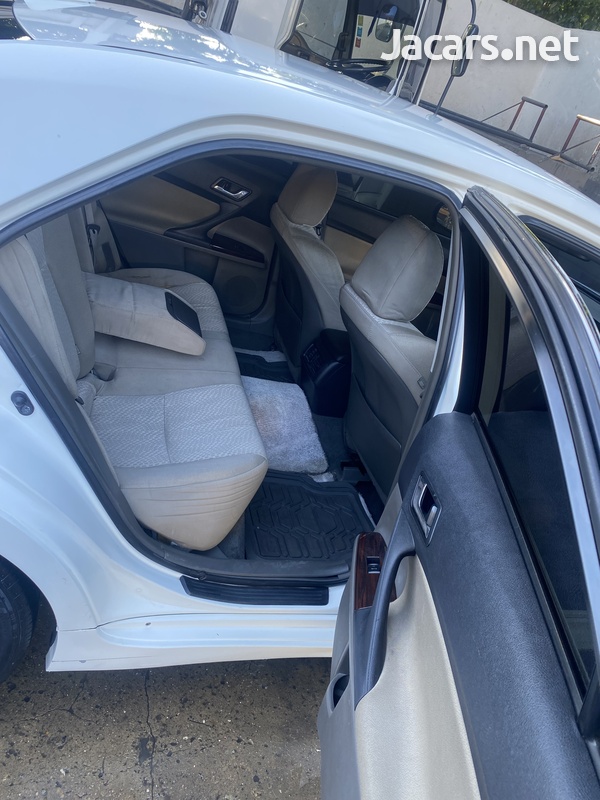 Toyota Mark X 2,5L 2010-8