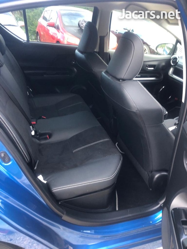Toyota Aqua 1,5L 2015-10
