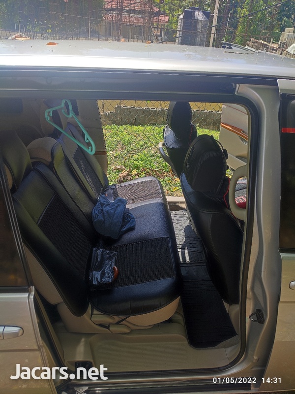 Toyota Isis 1,8L 2010-9