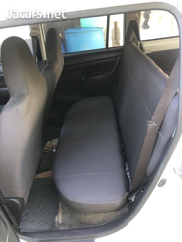 Toyota Probox 1,3L 2013-4