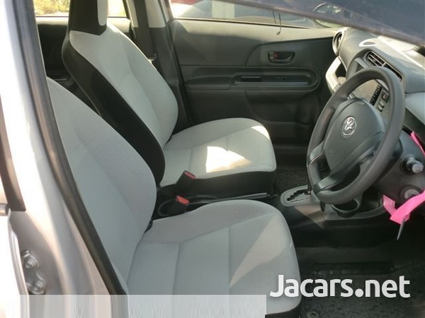Toyota Aqua 1,5L 2016-4