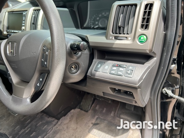 Honda Stepwgn 2,0L 2013-7