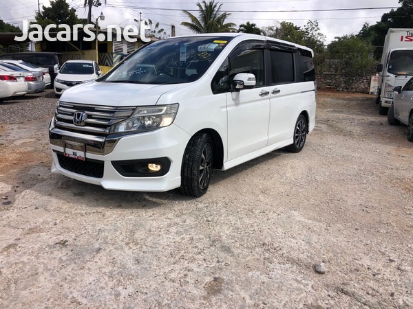 Honda Stepwgn Spada 2,0L 2013-8