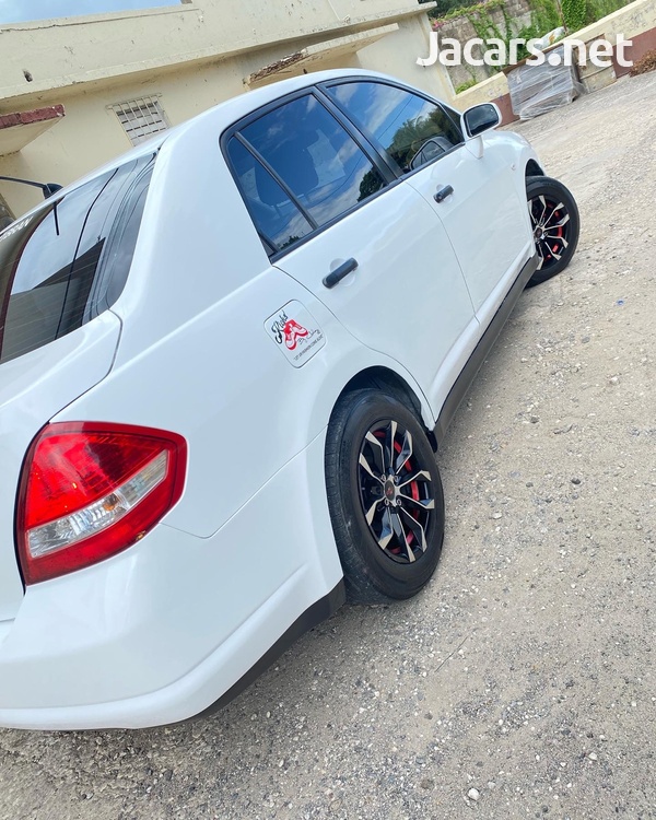 Nissan Tiida 1,4L 2011-3