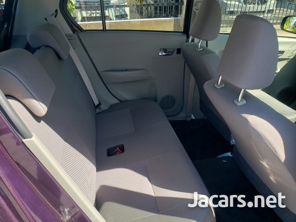 Daihatsu MIRA 0,7L 2015-11
