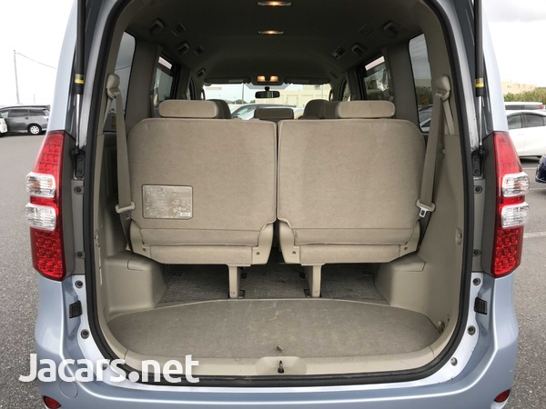 Toyota Noah 2,0L 2012-7