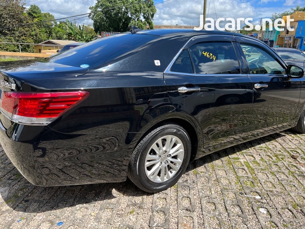 Toyota Crown 2,5L 2015-6