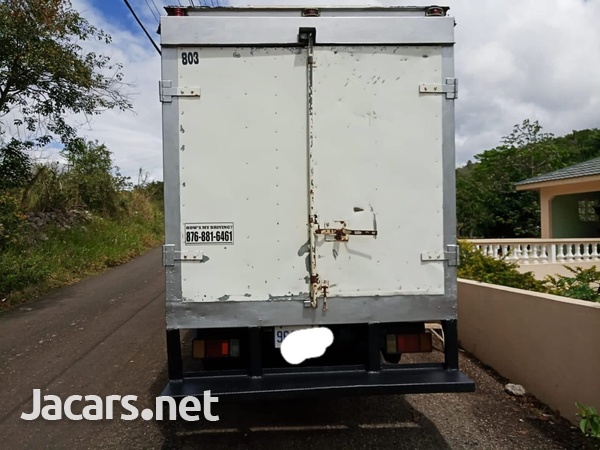 2009 Isuzu Box Body 2 Ton Truck-5