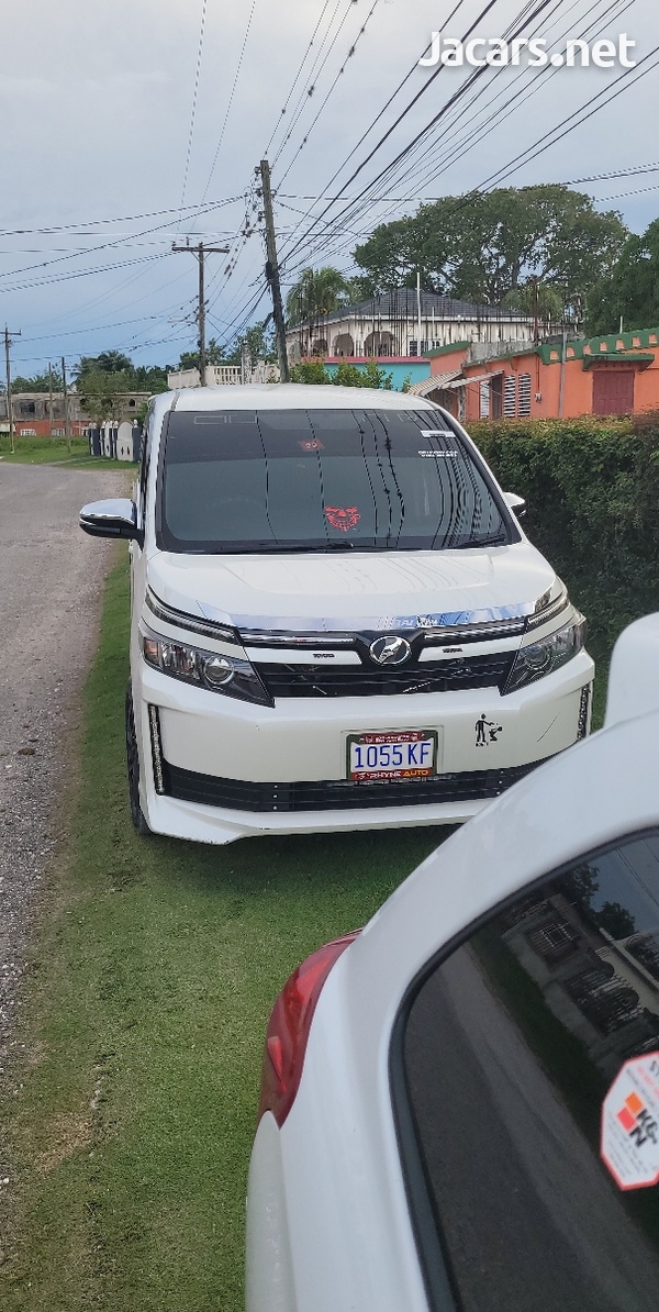 Toyota Voxy 1,9L 2015-2