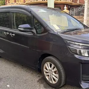 2016 Toyota Voxy, Trelawny
