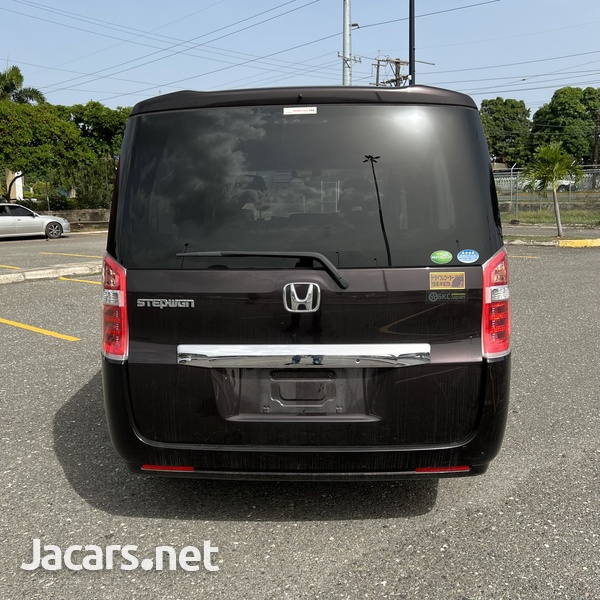 Honda Stepwgn 2,0L 2013-5
