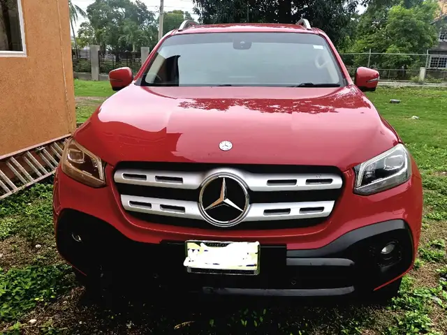 Mercedes Benz Pick up, Saint Catherine