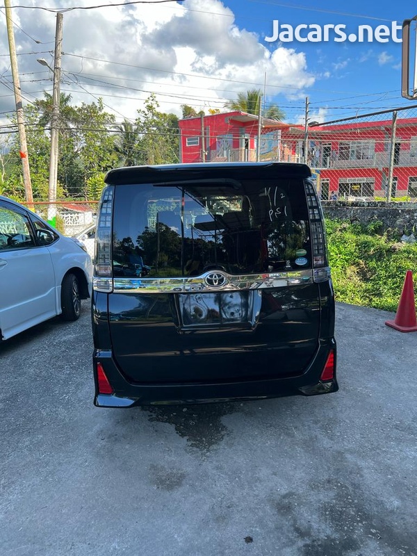 Toyota Voxy 2,0L 2014-12