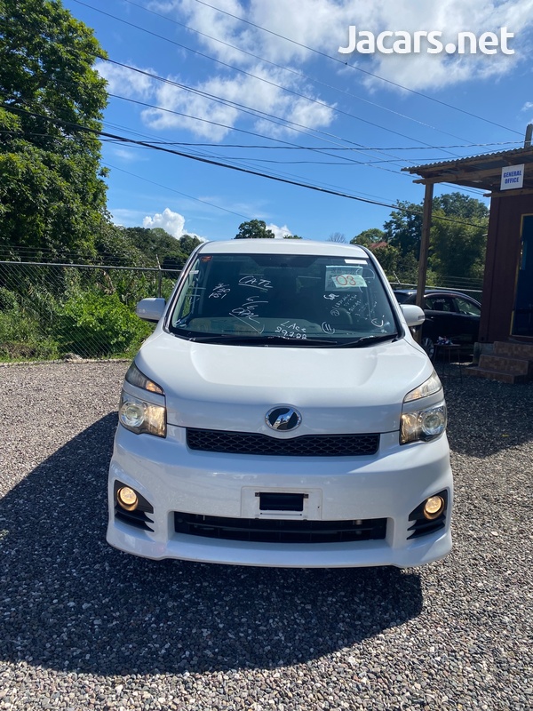 Toyota Voxy 2,0L 2013-2