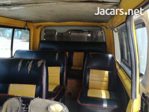 Toyota Hiace 3,0L 2008-5