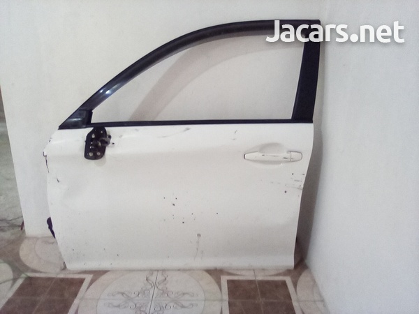 Slightly damaged 2013 axio door-2