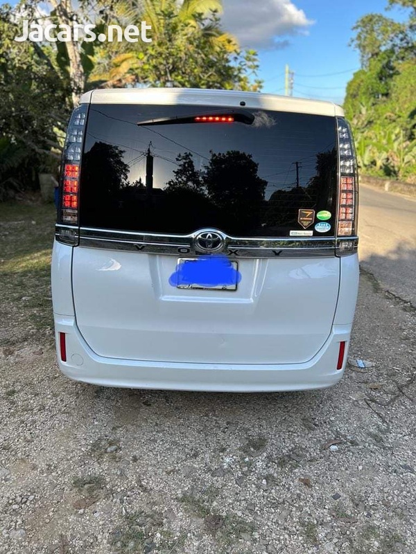 Toyota Voxy 1,8L 2015-2