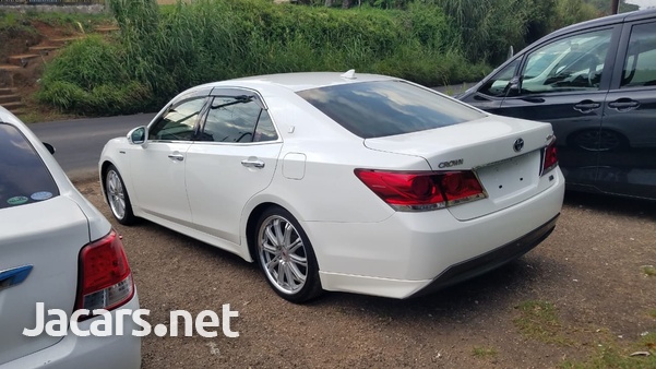 Toyota Crown 2,5L 2015-6