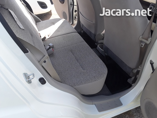 Toyota Passo 1,0L 2013-6