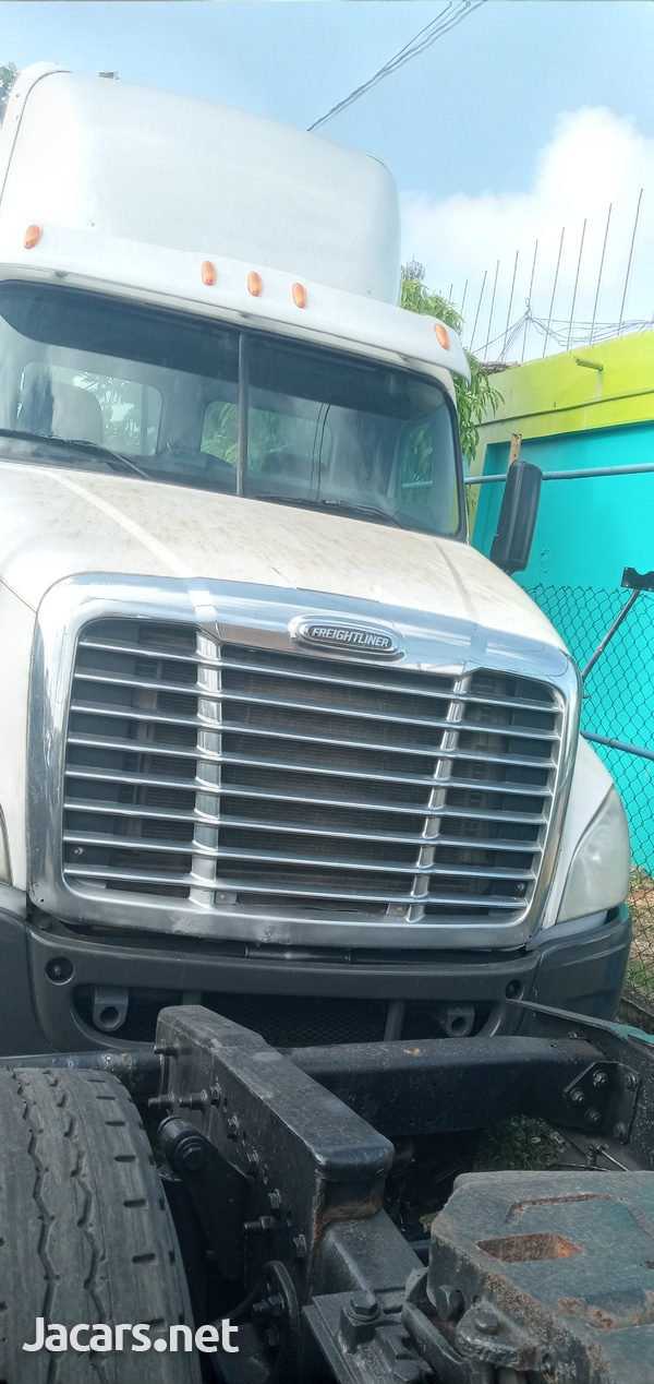 2010 Frightliner-2