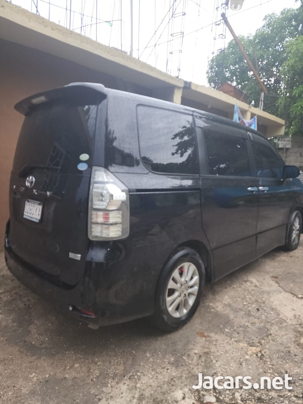 2010 Toyota Voxy-2