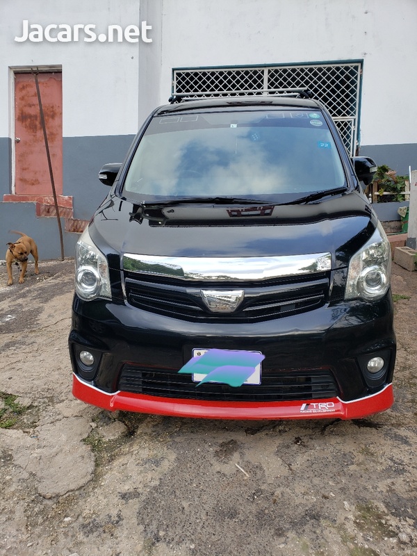 Toyota Noah 2,0L 2011-1