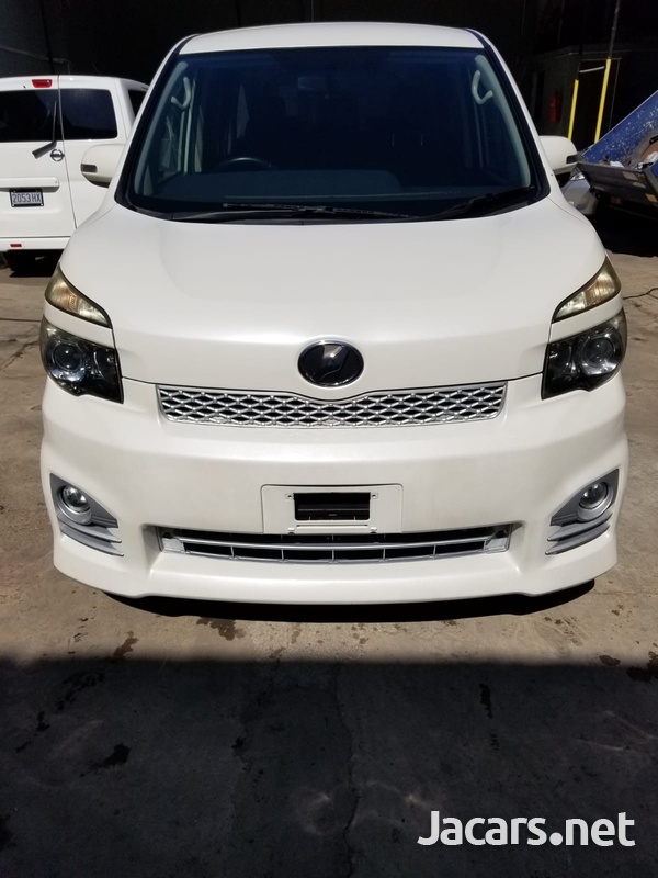 Toyota Voxy 2,0L 2012-2