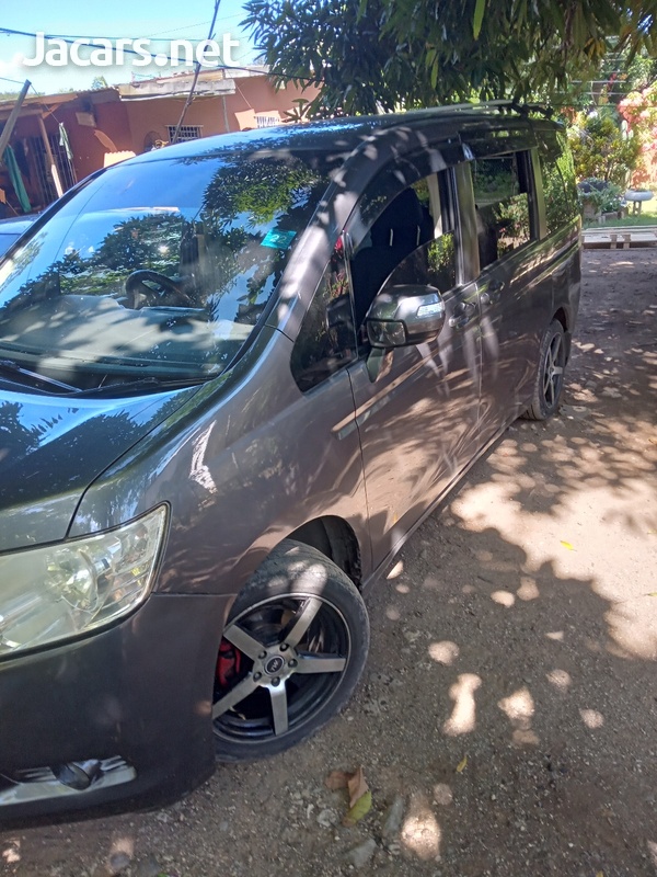 Honda Stepwgn 2,0L 2010-7