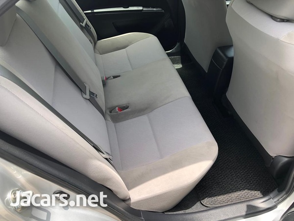 Toyota Axio 1,5L 2013-7