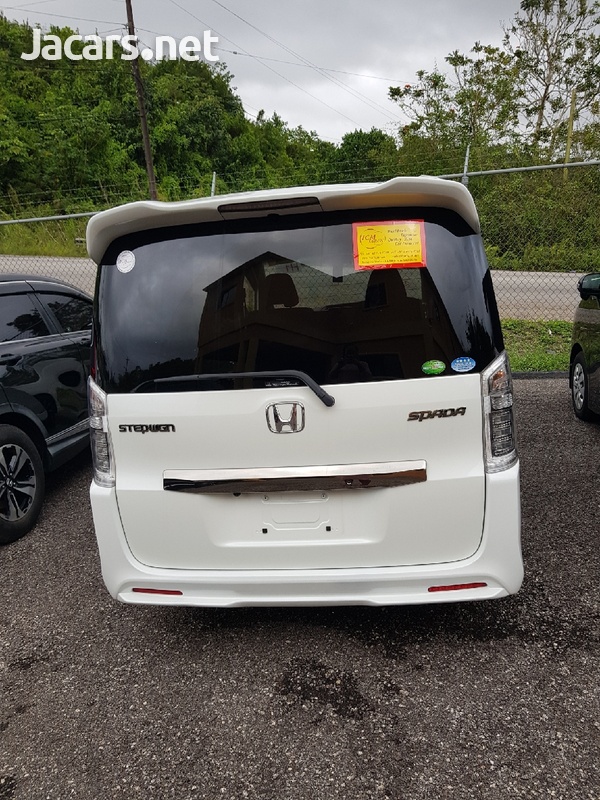 Honda Stepwgn Spada 2,0L 2013-4