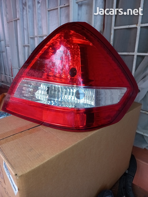 Nissan tiida right back light
