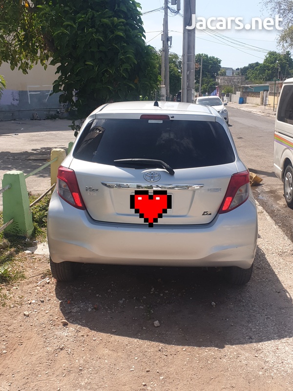 Toyota Vitz 1,3L 2014-1