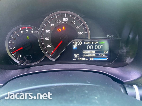 Toyota Vitz 1,3L 2015-3