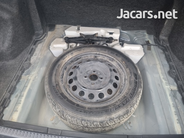 Toyota Axio 1,5L 2015-10