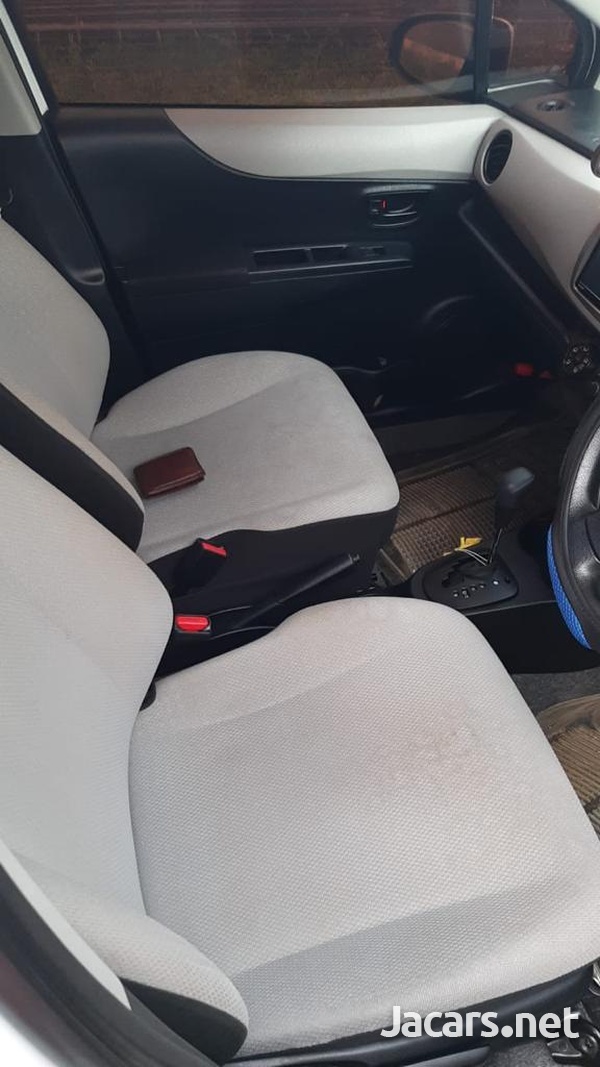 Toyota Vitz 1,3L 2014-10