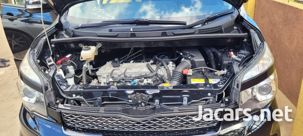 Toyota Voxy 2,0L 2013-11
