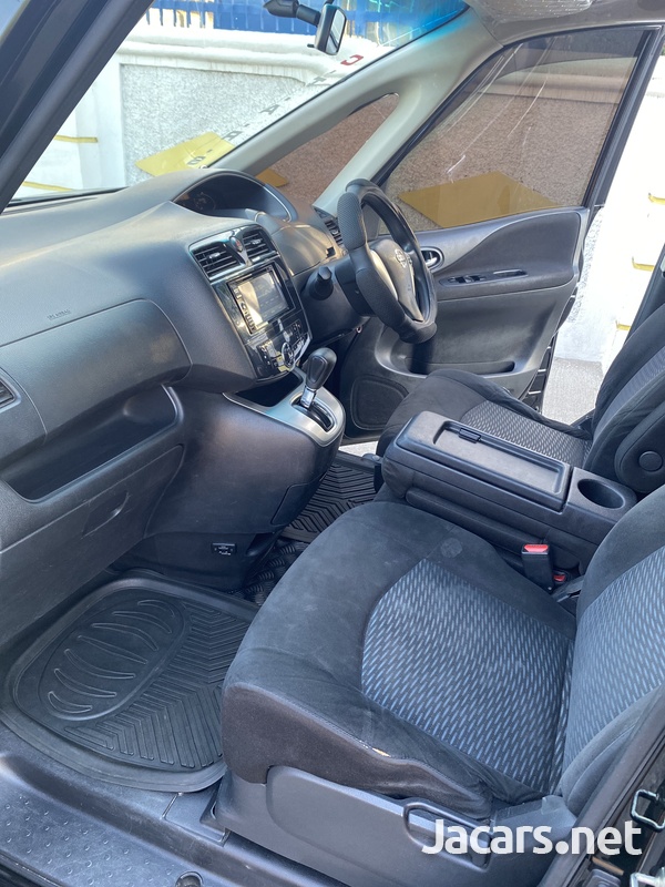 Nissan Serena 2,0L 2012-3