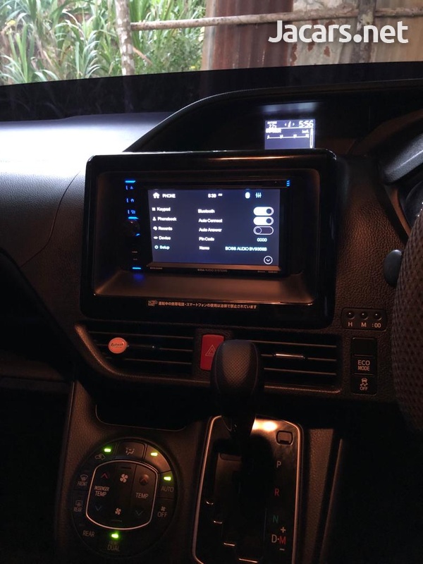Toyota Voxy 1,8L 2015-11