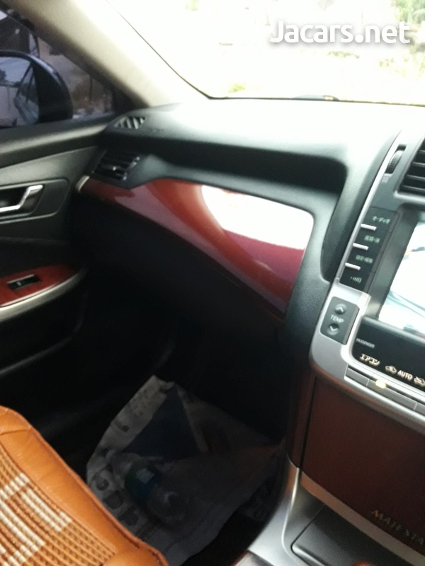 Toyota Crown 3,0L 2013-11