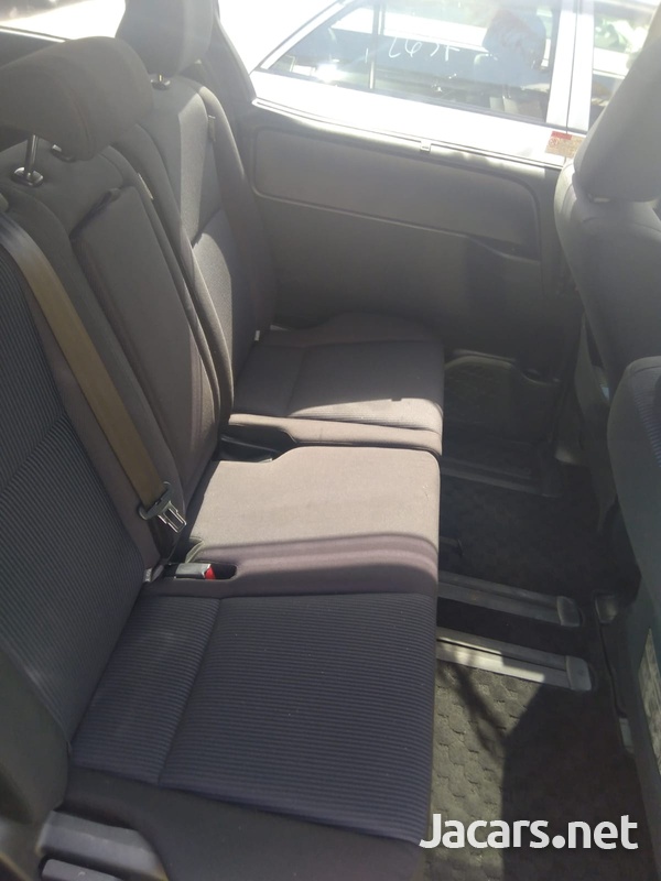 Toyota Voxy 2,0L 2016-9