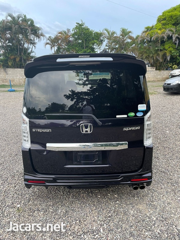 Honda Stepwgn Spada 2,0L 2013-5