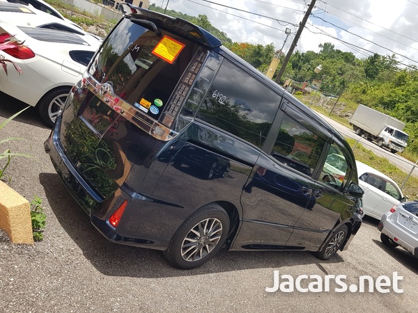 Toyota Voxy 2,0L 2014-7