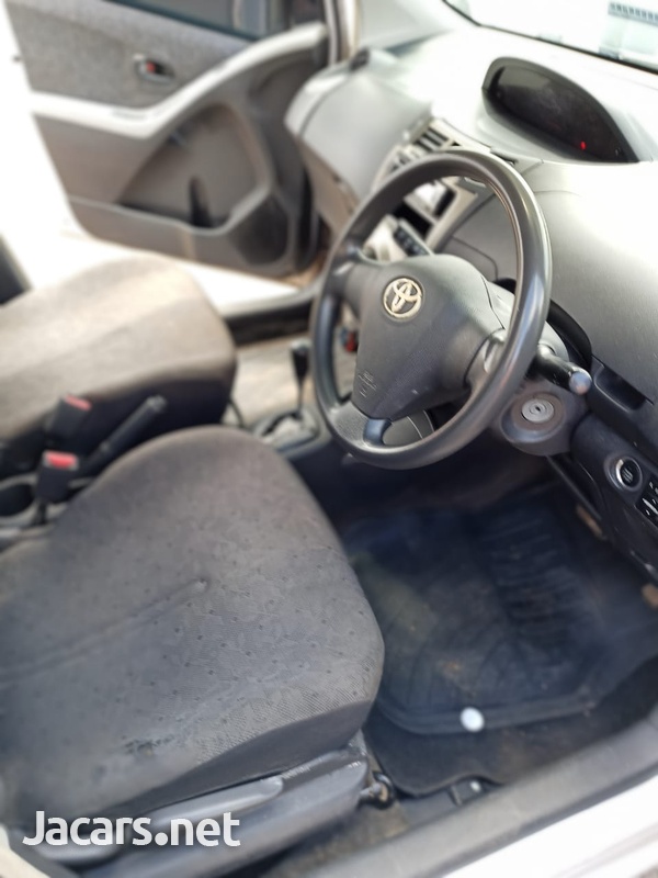 Toyota Vitz 1,0L 2010-7