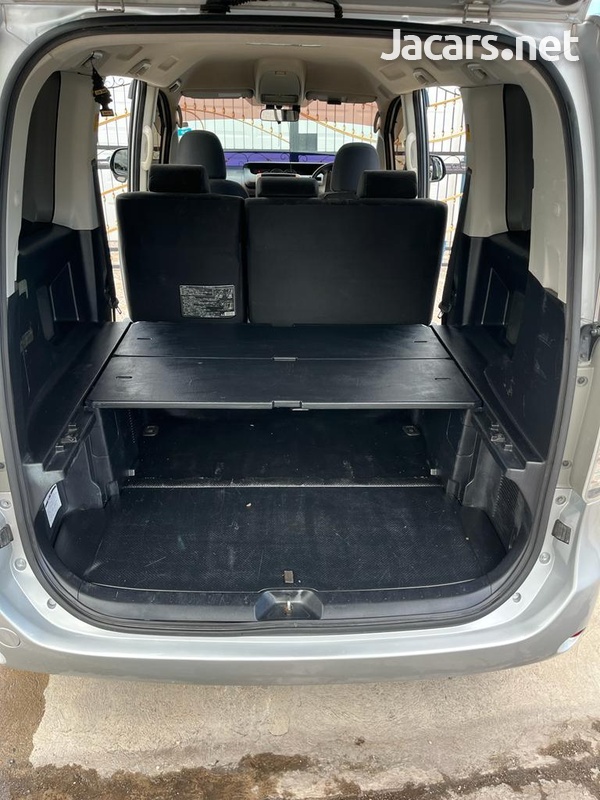 Toyota Voxy 1,9L 2012-10