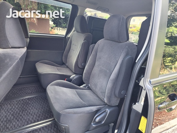 Toyota Noah 1,9L 2013-10