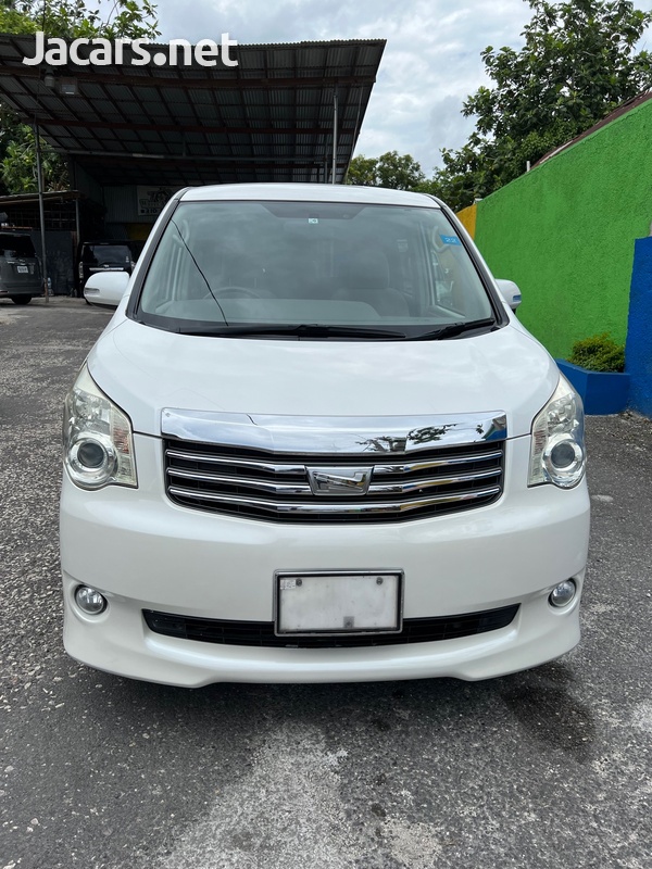 Toyota Noah 2,0L 2011-1