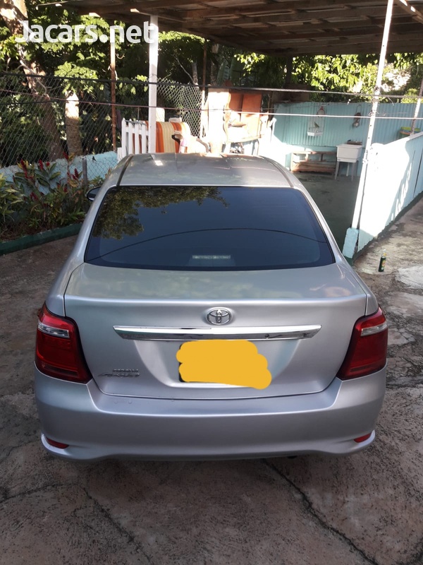 Toyota Axio 1,3L 2015-5