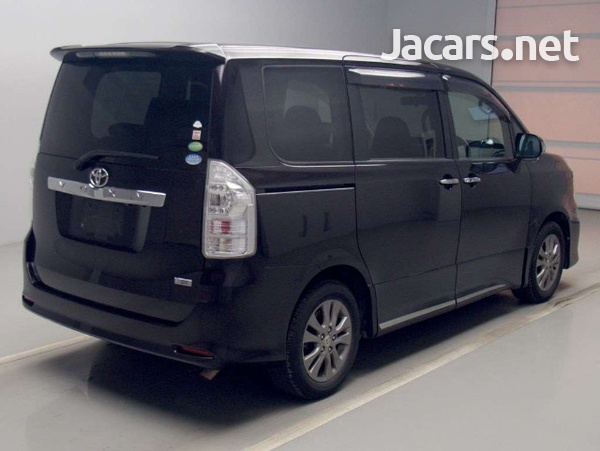 Toyota Voxy 2,0L 2013-2