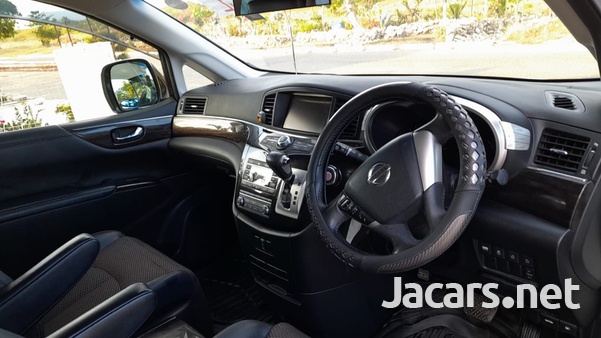 Nissan Elgrand 2,5L 2013-12